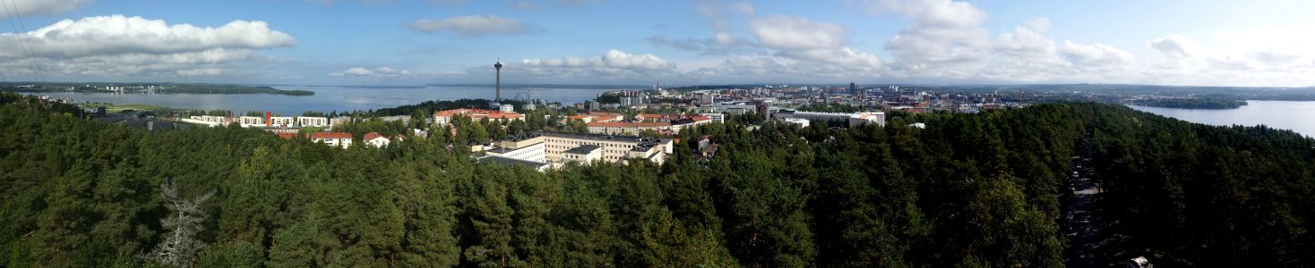 Nádherný pohled na Tampere z rozhledny Pyynikin näkötorni